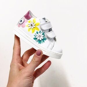 TODDLER GIRL LEATHER SNEAKER VELCRO CLOSURE FLOWER DETAILING SZ 26 (9.5 TODDLER)